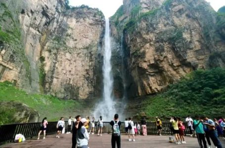 تبلیغات چینی درباره مرتفع ترین آبشار آسیا نادرست است/عکس