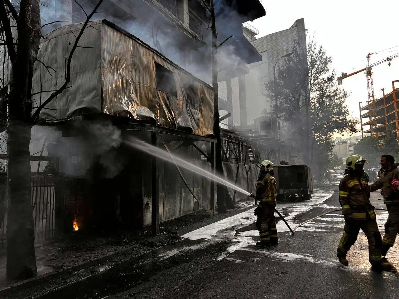 سازمان آتش نشانی درباره فیلم آتش سوزی در خیابان نیاوران توضیح داد