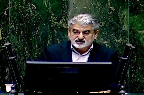 فهیمی: وزارت اقتصاد نباید ماه ها بدون وزیر بماند